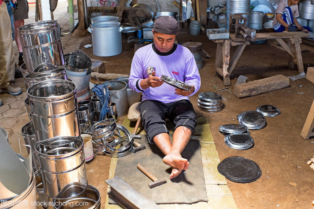 爪哇厨房用具产业 从工厂到批发的发展现状