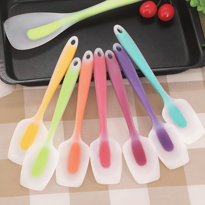 硅胶厨具批发指南 刮铲、沙拉匙等厨房用具的优势与选购